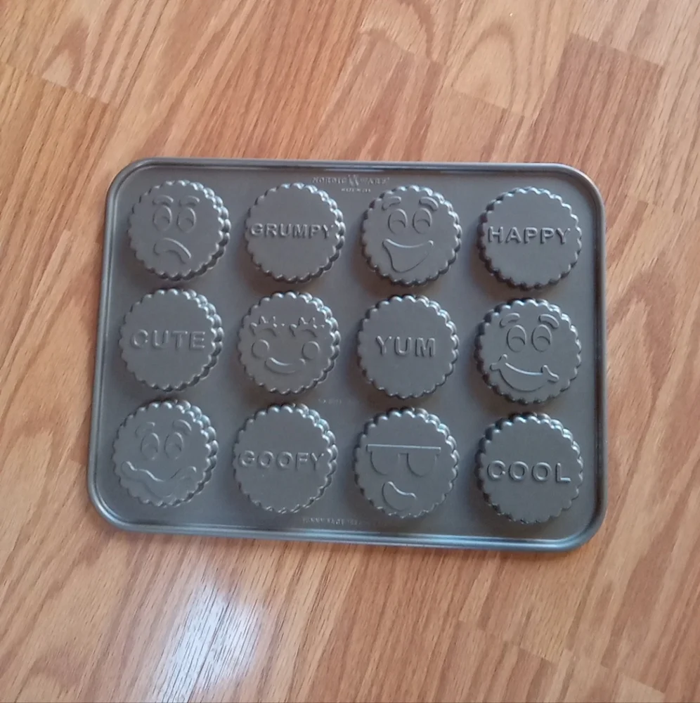 Nordicware Funny Face Treats Pan Excellent Shape